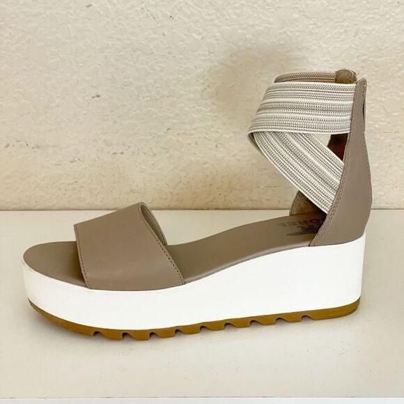 Sorel Cameron Flatform Ankle Strap Sandals in Taupe. 9.5 - Picture 8 of 13